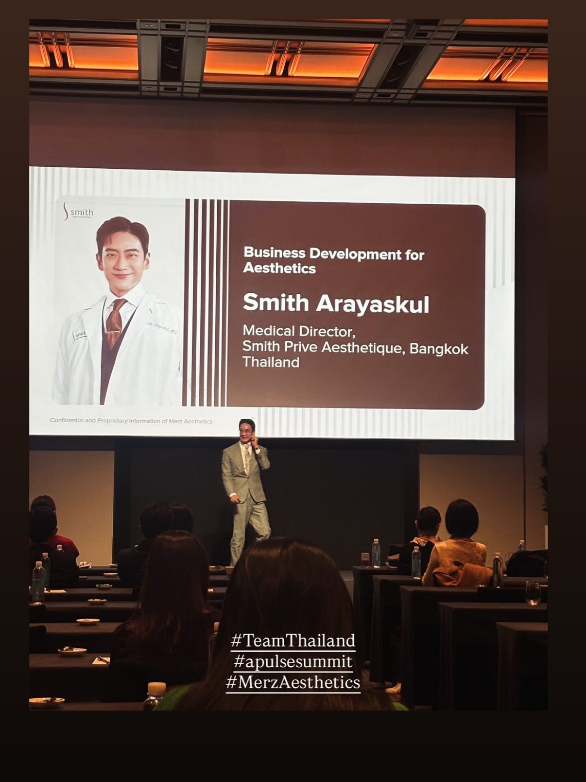 โอ๊ค - สมิทธิ์ อารยะสกุล