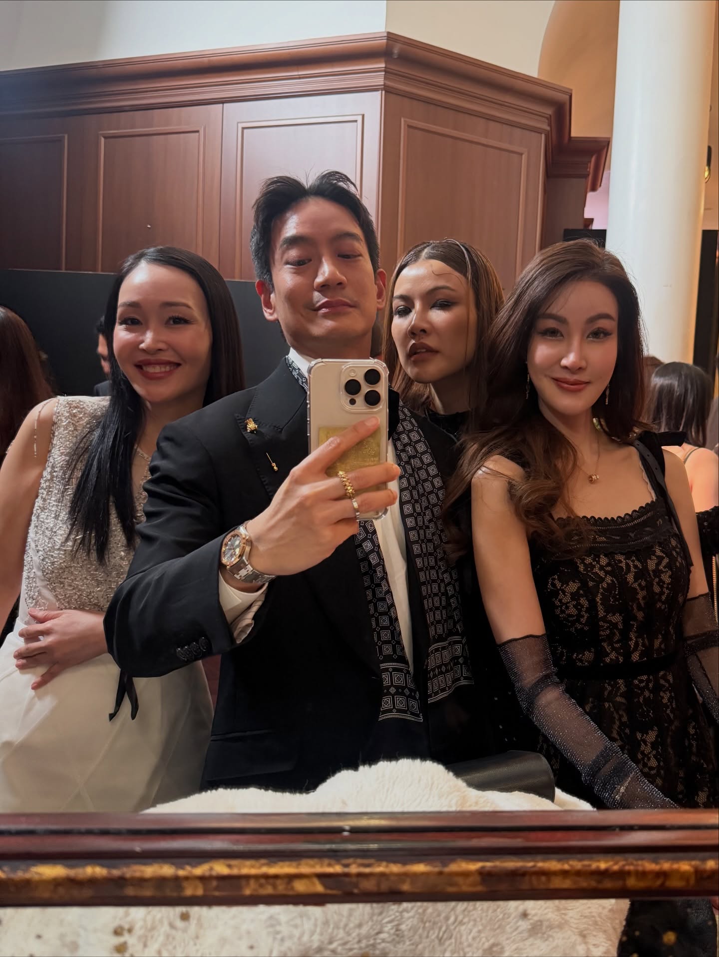 โอ๊ค - สมิทธิ์ อารยะสกุล