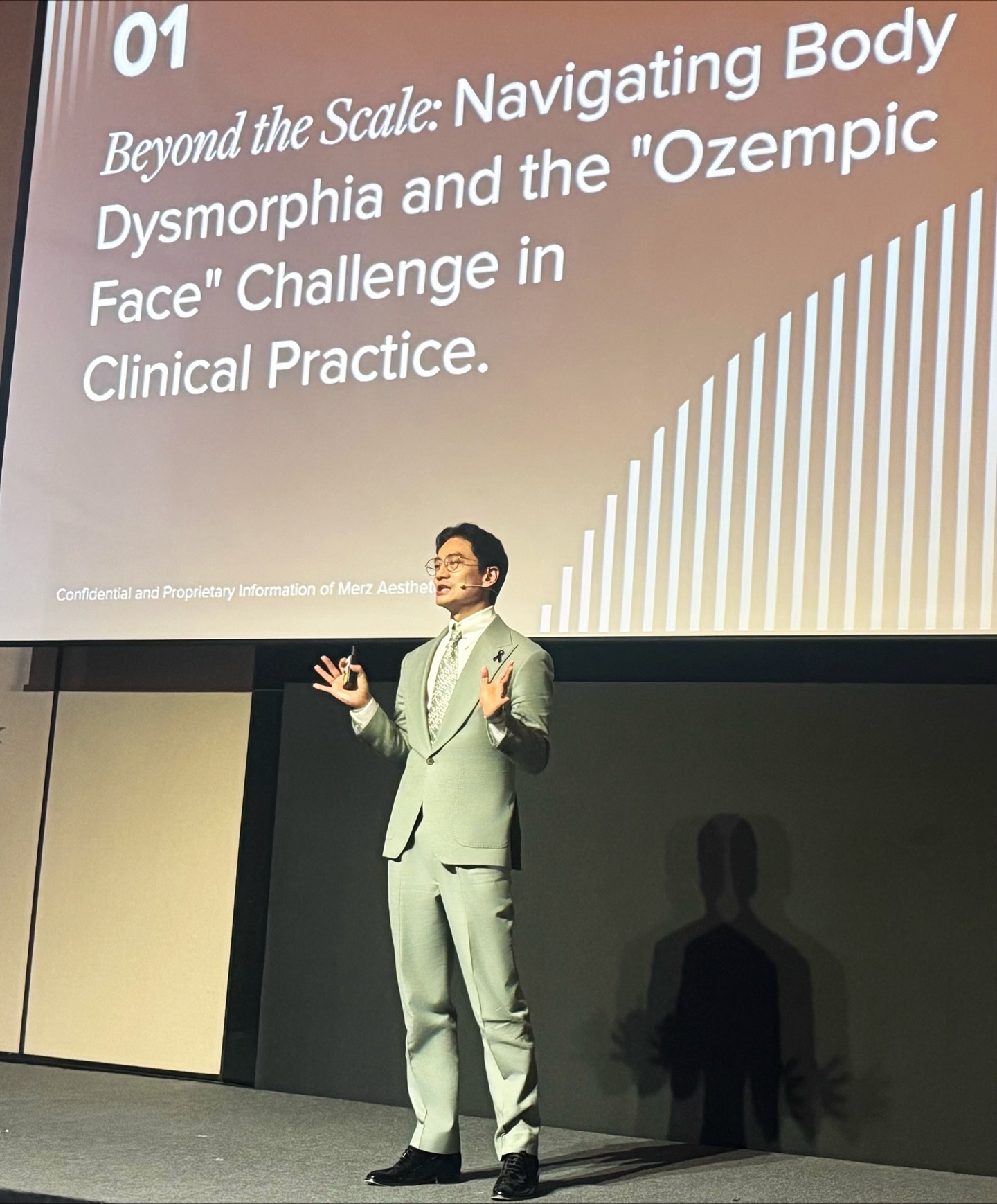 โอ๊ค - สมิทธิ์ อารยะสกุล