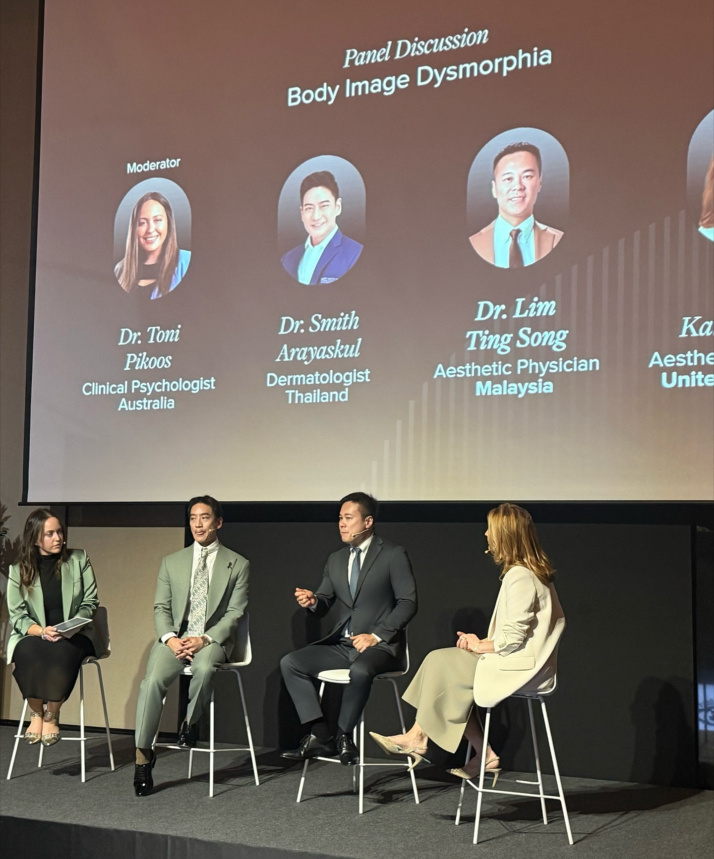 โอ๊ค - สมิทธิ์ อารยะสกุล