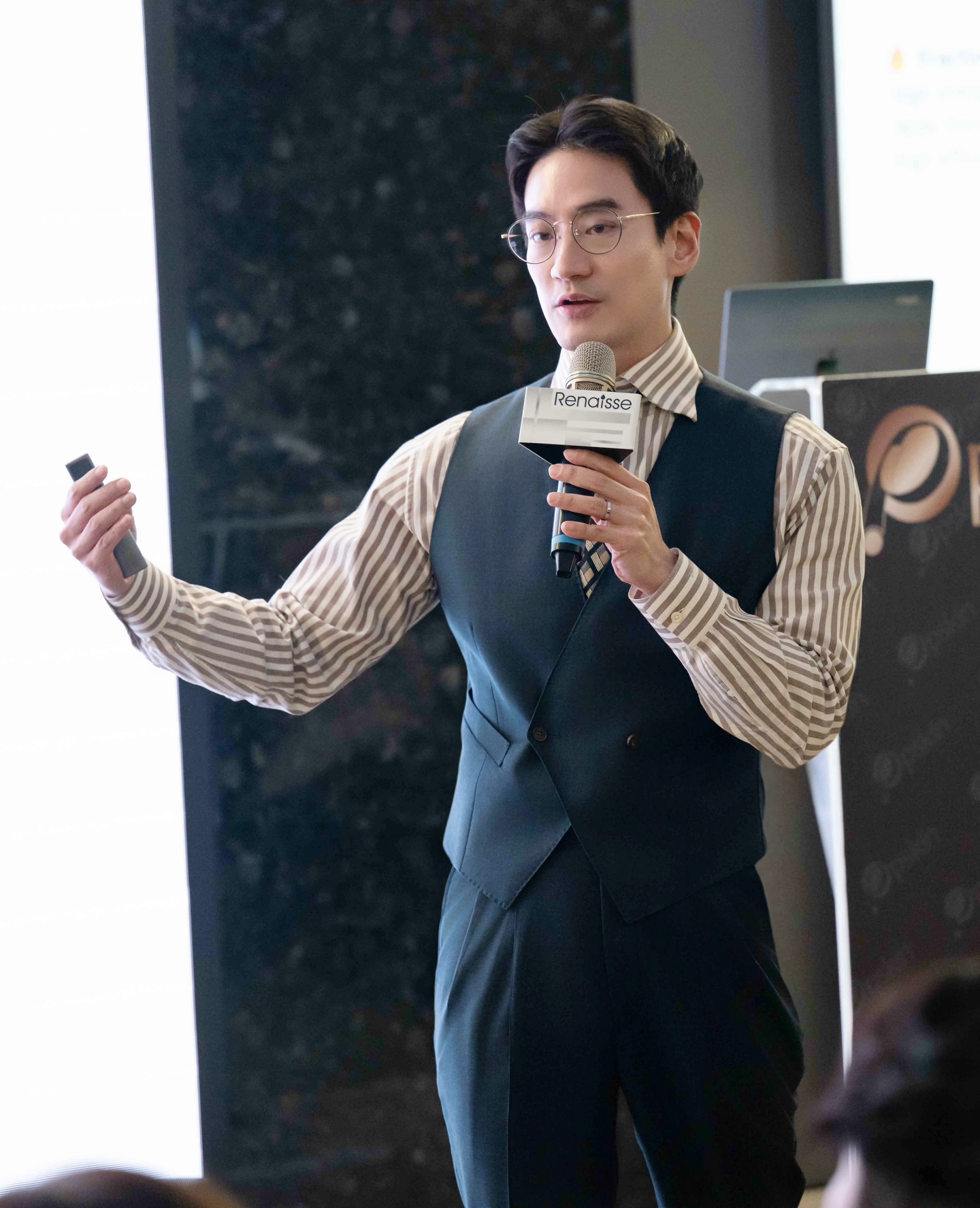 โอ๊ค - สมิทธิ์ อารยะสกุล