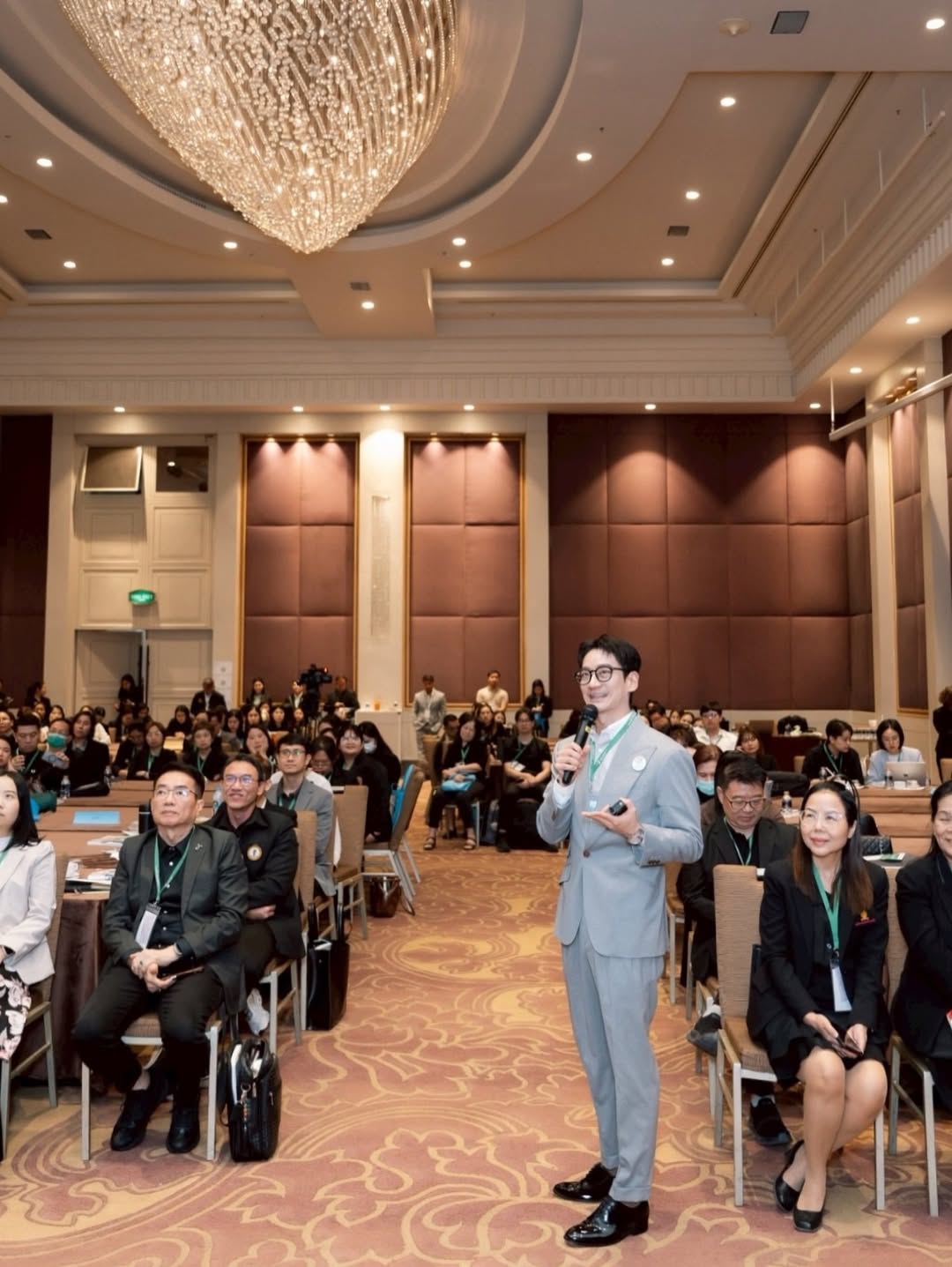 โอ๊ค - สมิทธิ์ อารยะสกุล