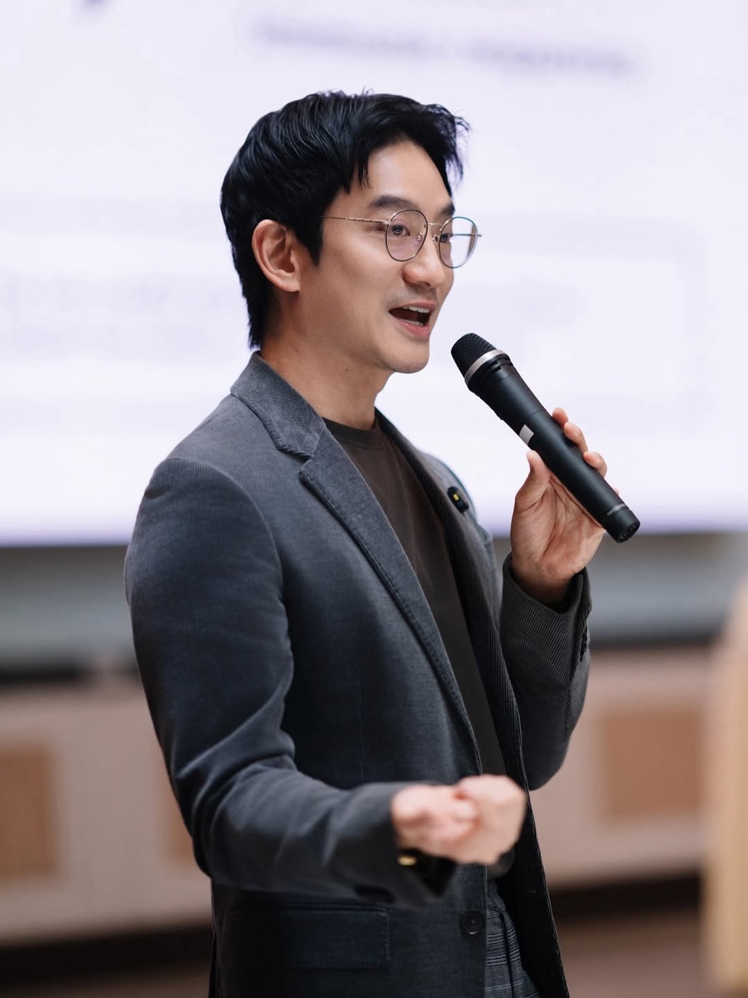 โอ๊ค - สมิทธิ์ อารยะสกุล