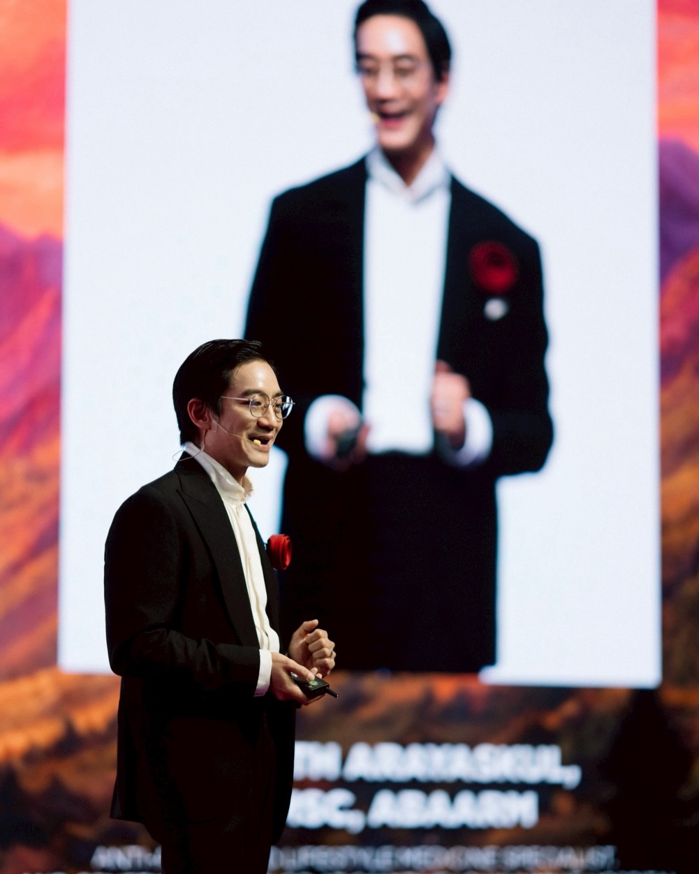 โอ๊ค - สมิทธิ์ อารยะสกุล