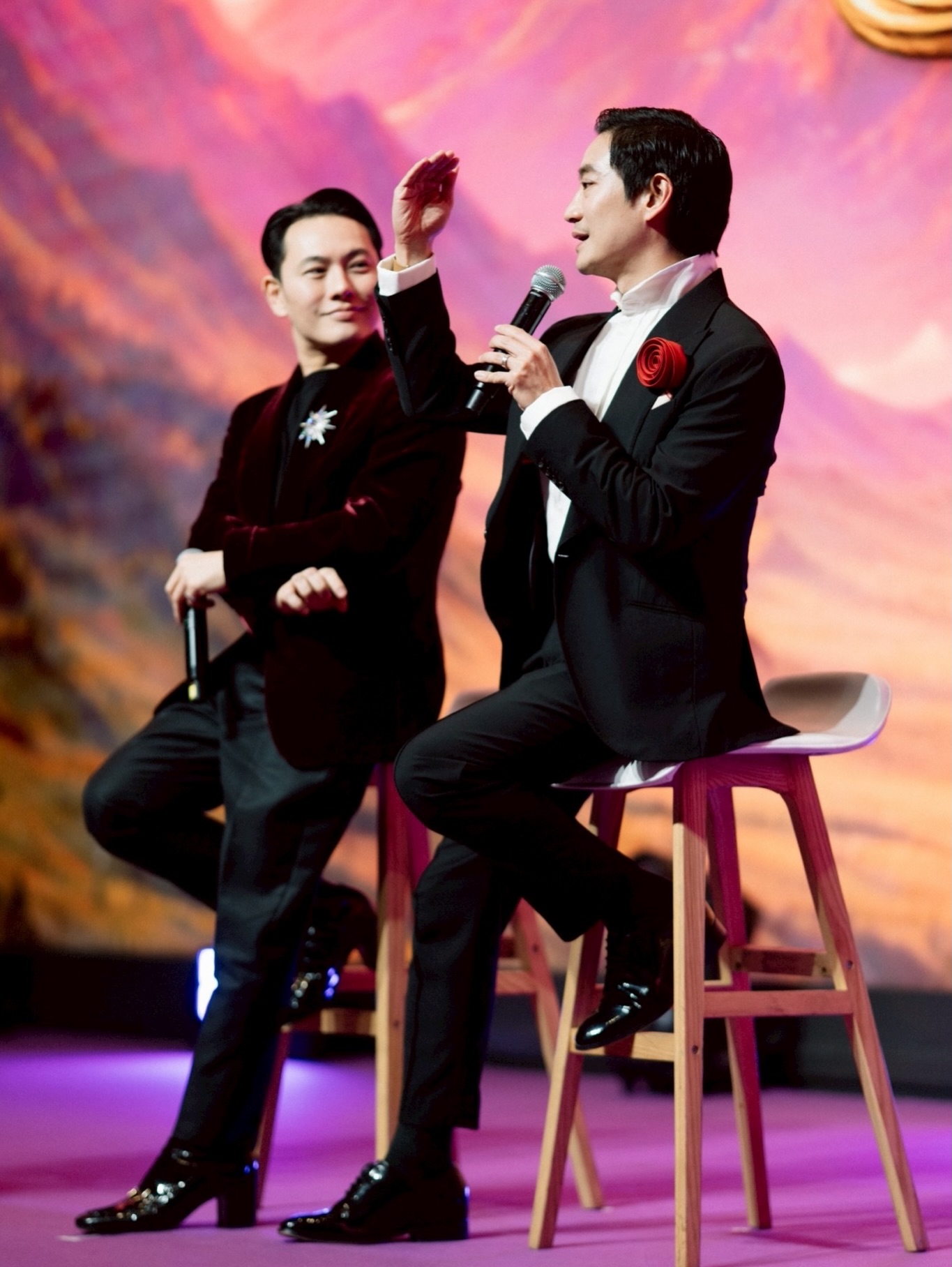 โอ๊ค - สมิทธิ์ อารยะสกุล