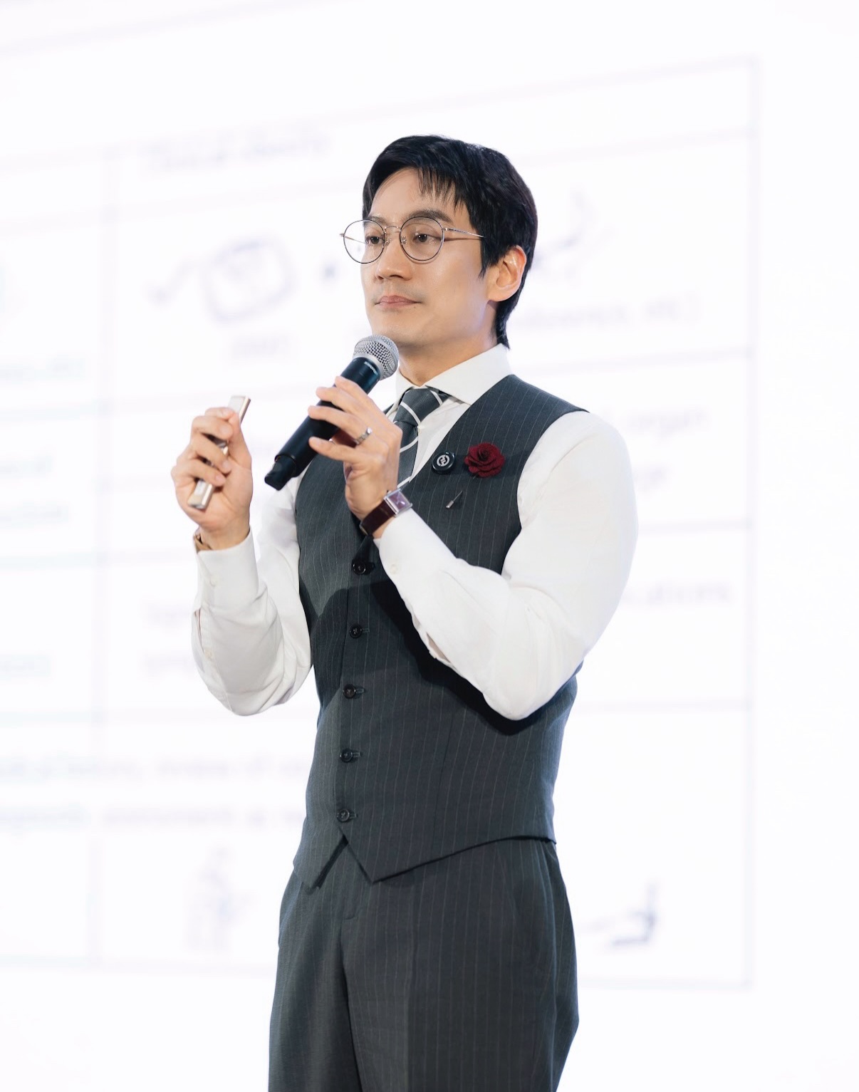 โอ๊ค - สมิทธิ์ อารยะสกุล