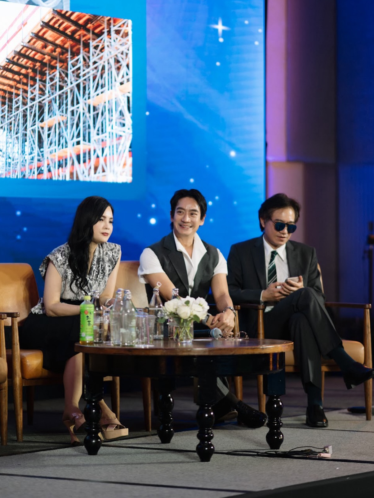 โอ๊ค - สมิทธิ์ อารยะสกุล