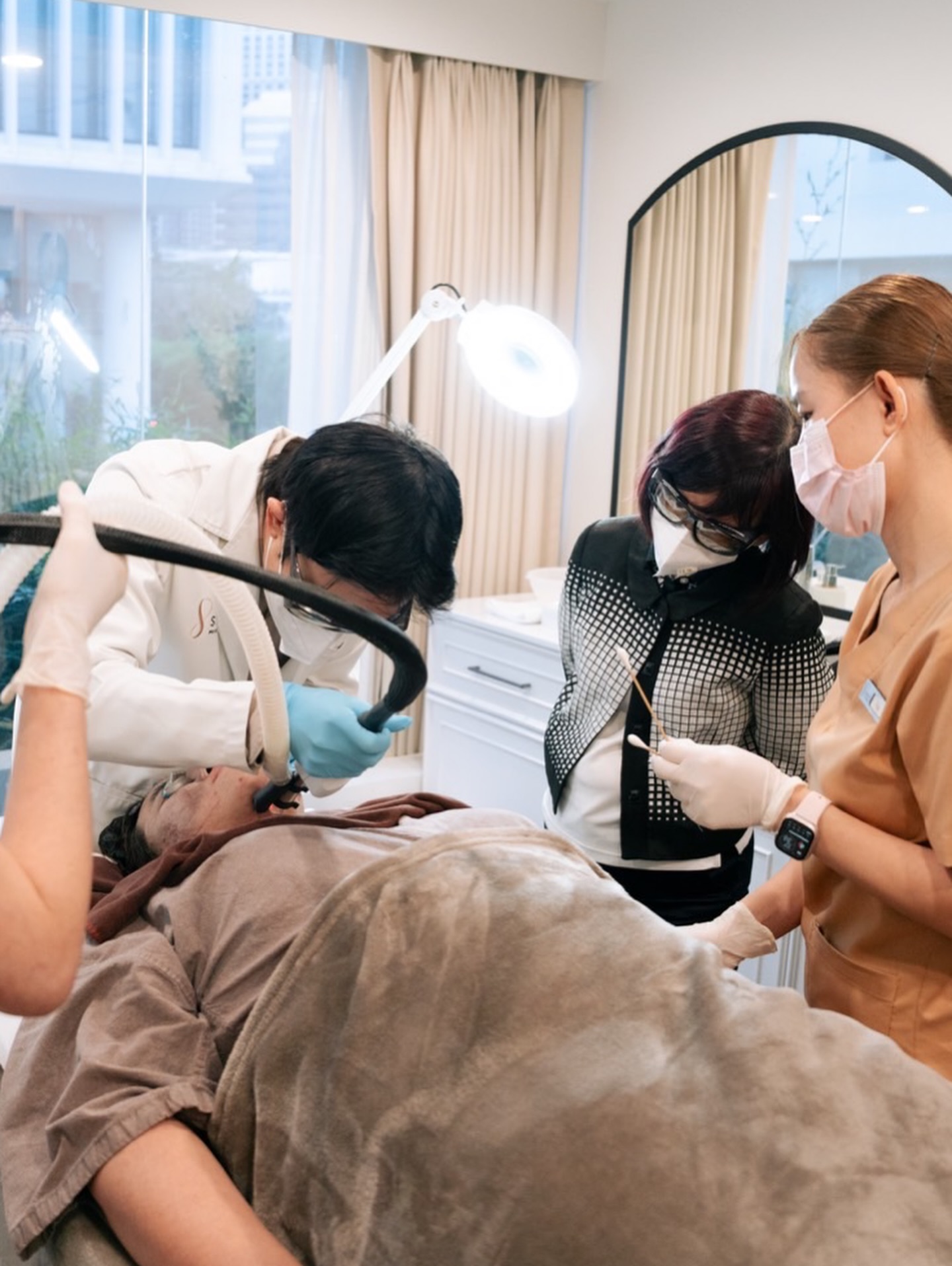 โอ๊ค - สมิทธิ์ อารยะสกุล