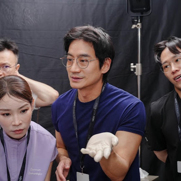 โอ๊ค - สมิทธิ์ อารยะสกุล