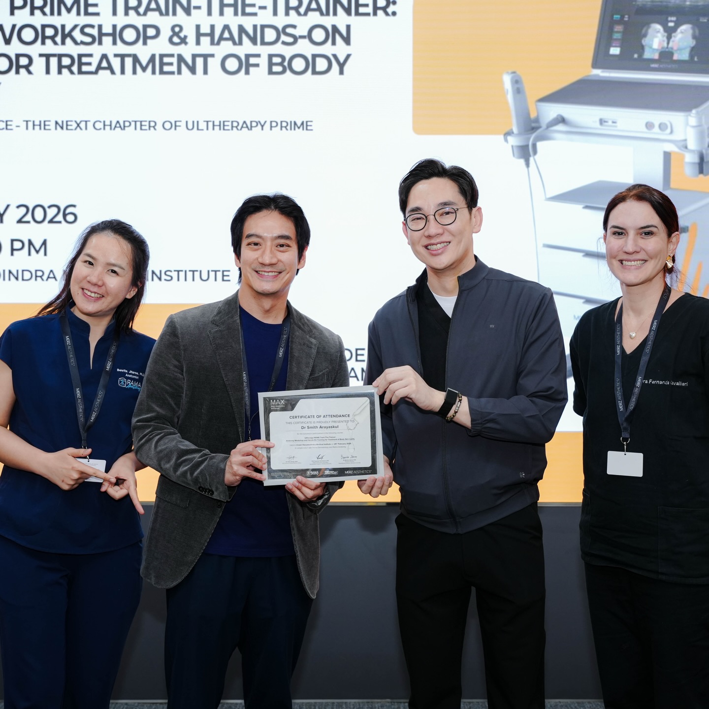 โอ๊ค - สมิทธิ์ อารยะสกุล