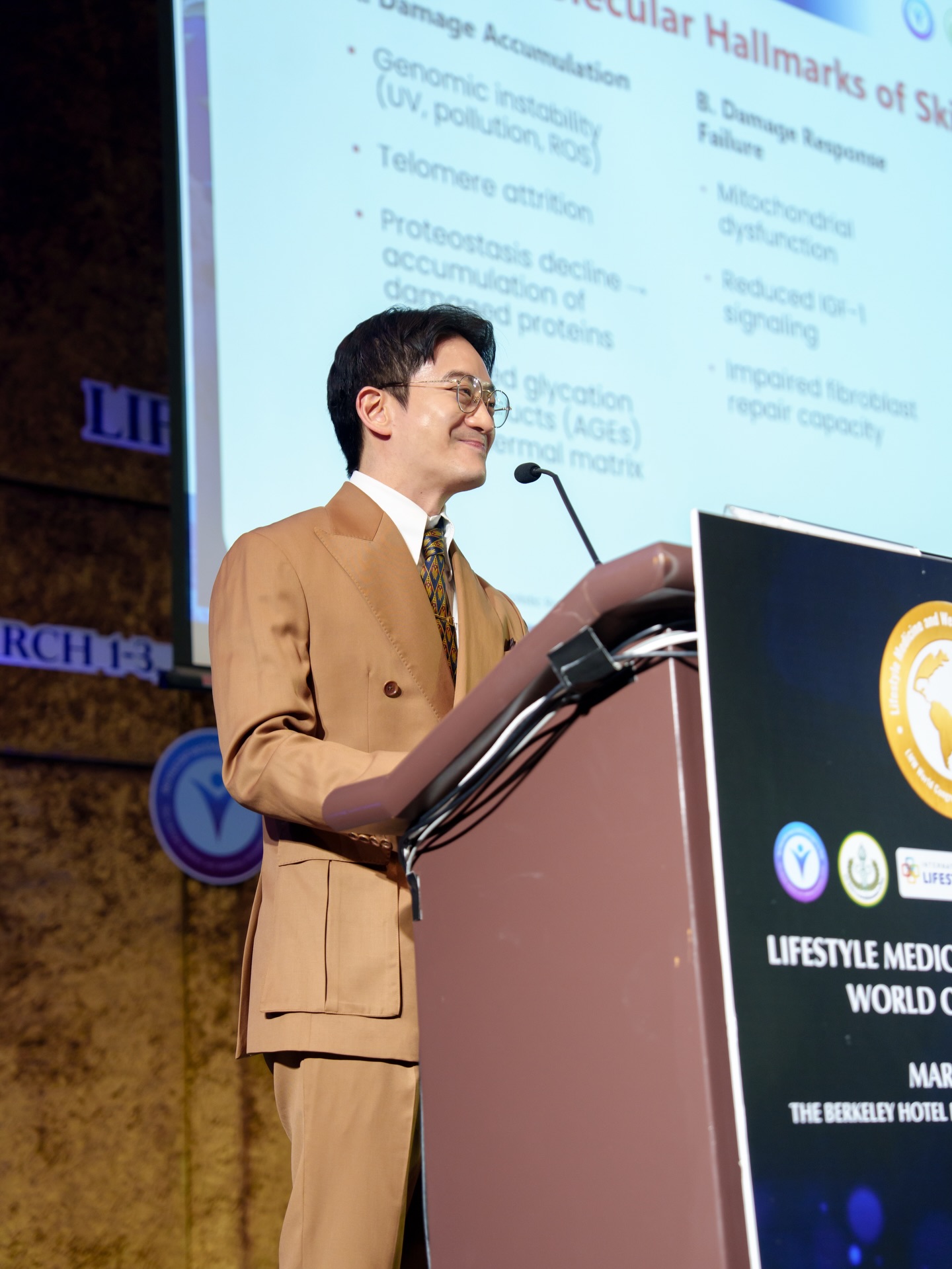 โอ๊ค - สมิทธิ์ อารยะสกุล