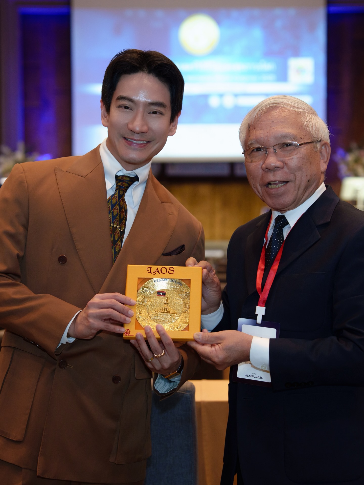 โอ๊ค - สมิทธิ์ อารยะสกุล