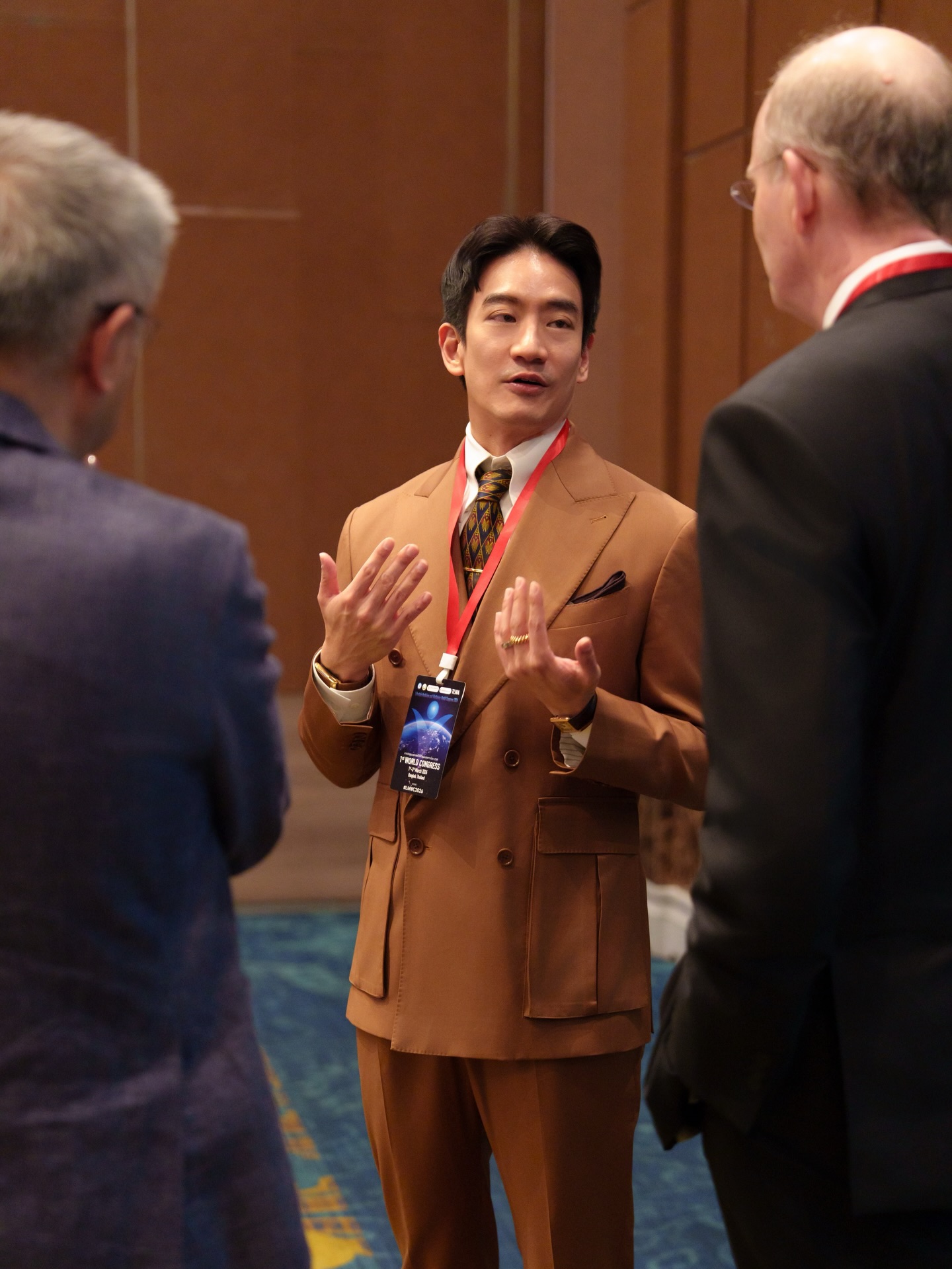 โอ๊ค - สมิทธิ์ อารยะสกุล