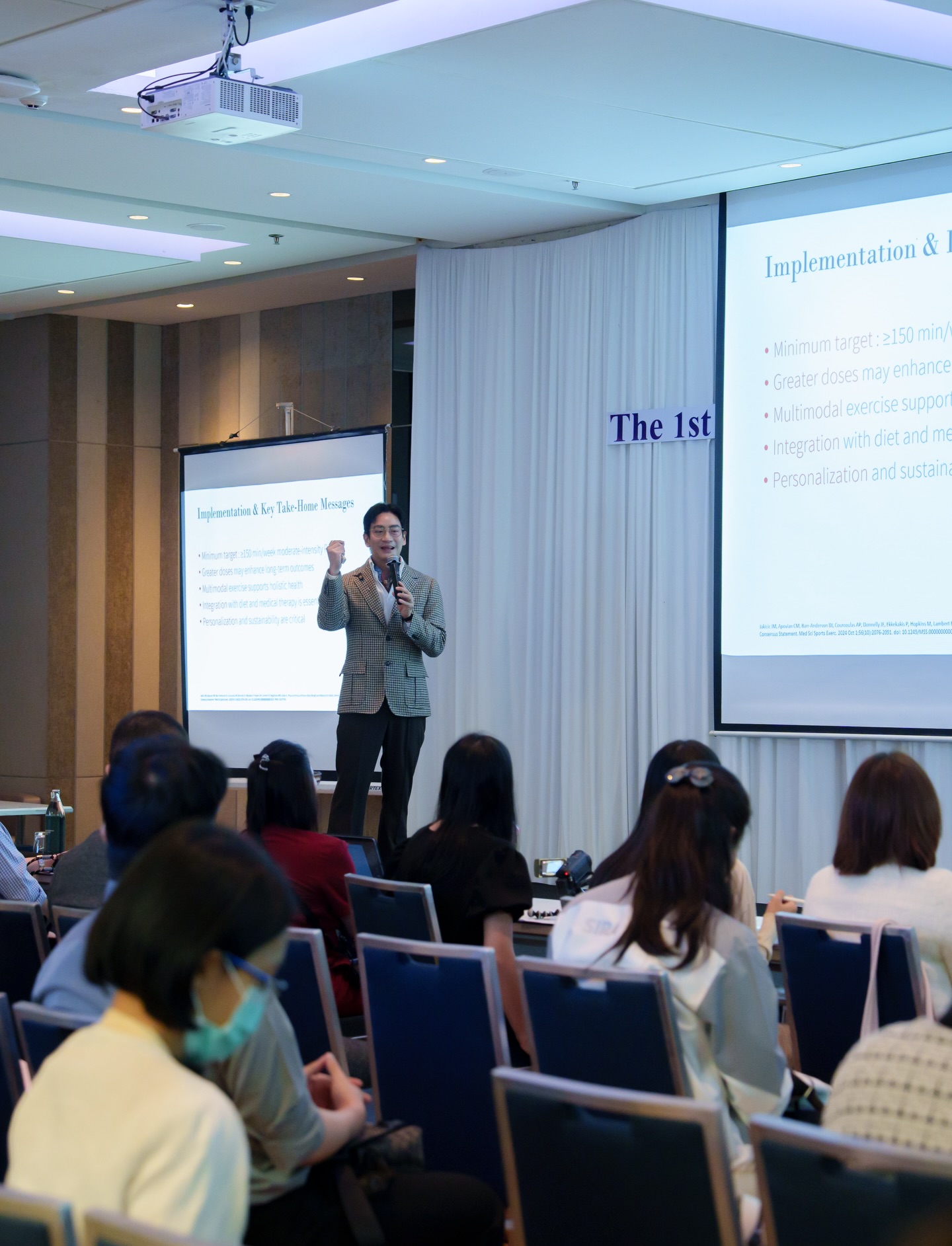 โอ๊ค - สมิทธิ์ อารยะสกุล