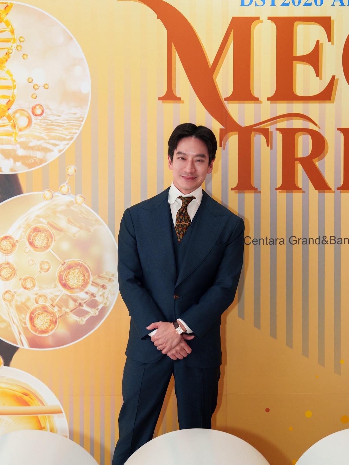 โอ๊ค - สมิทธิ์ อารยะสกุล