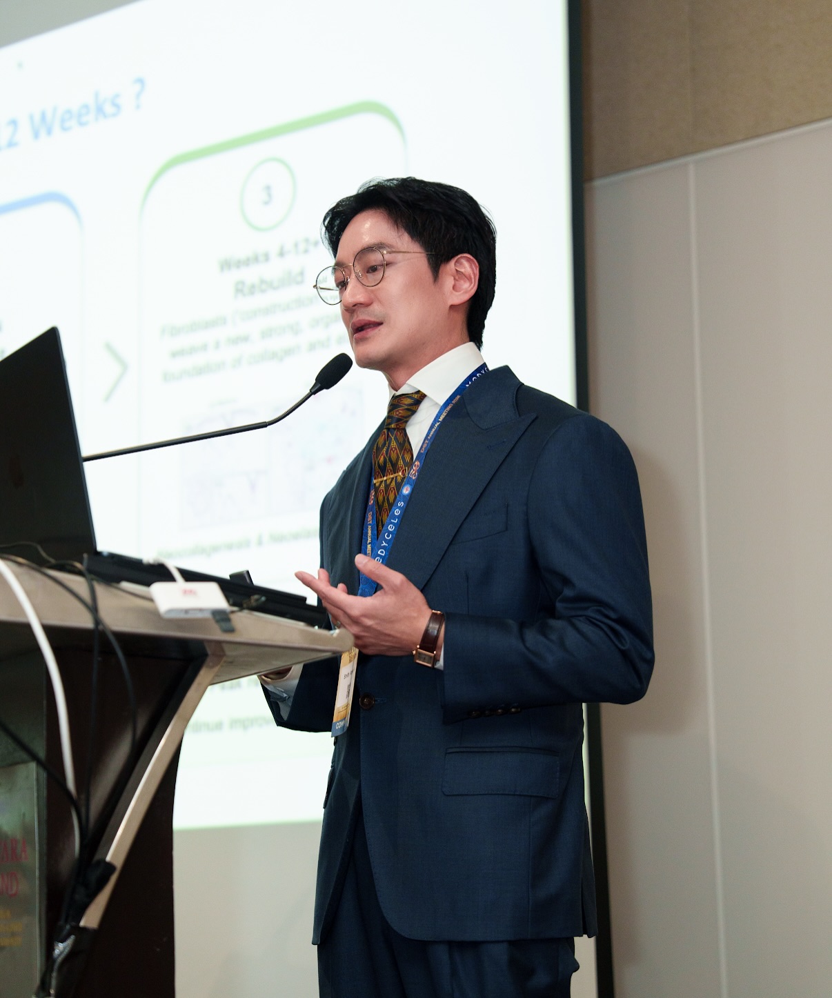 โอ๊ค - สมิทธิ์ อารยะสกุล