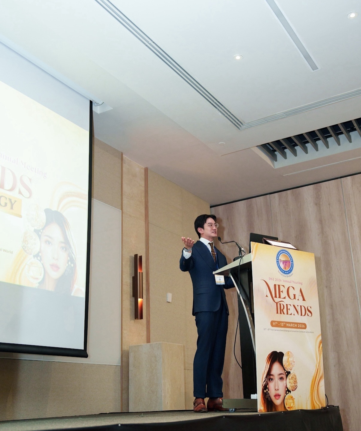 โอ๊ค - สมิทธิ์ อารยะสกุล