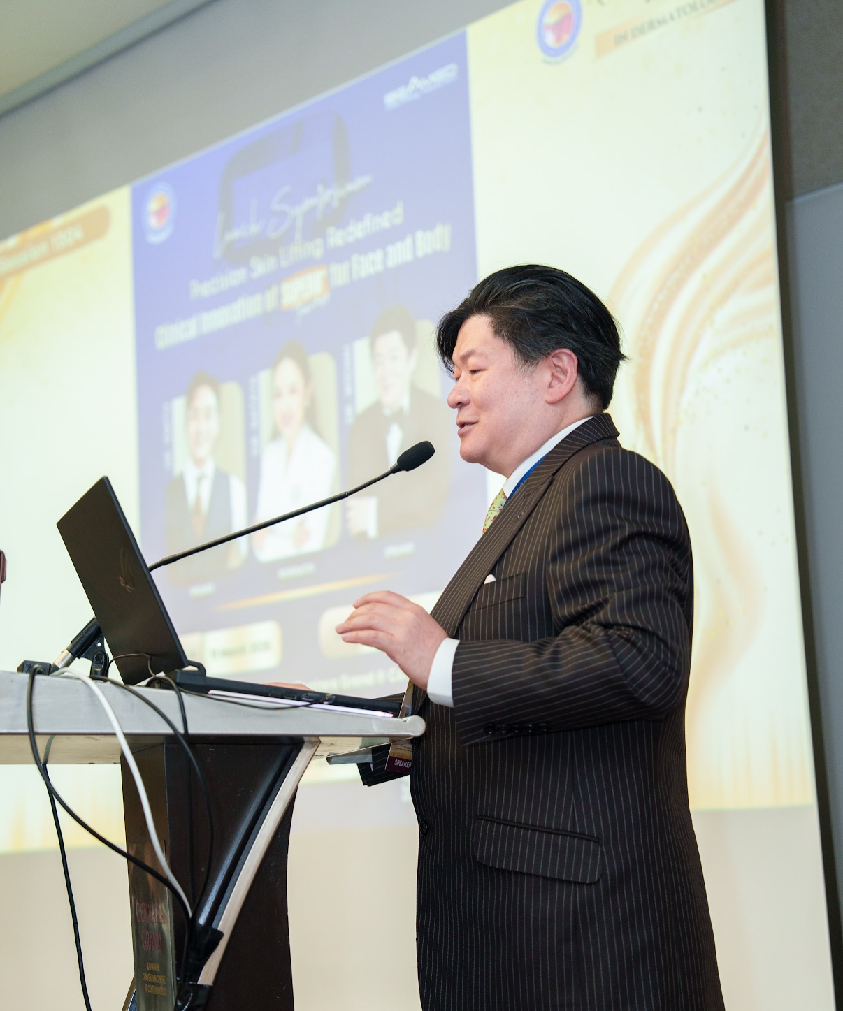 โอ๊ค - สมิทธิ์ อารยะสกุล