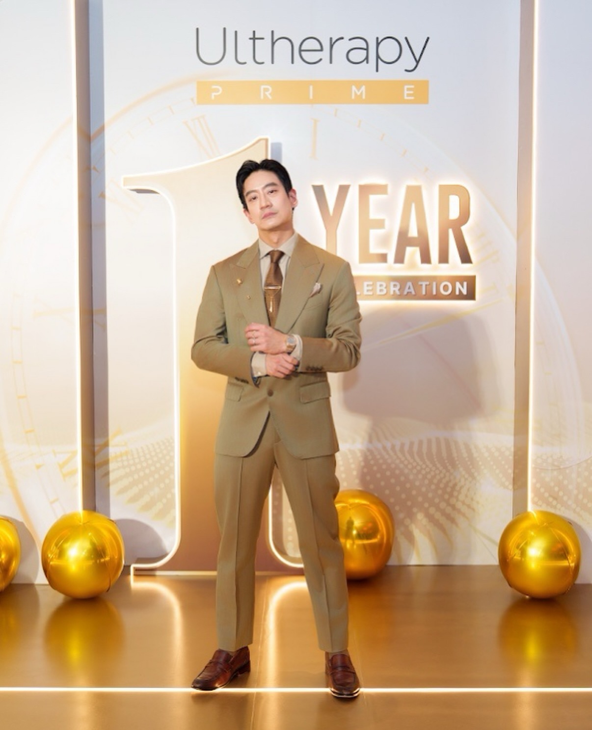 โอ๊ค - สมิทธิ์ อารยะสกุล