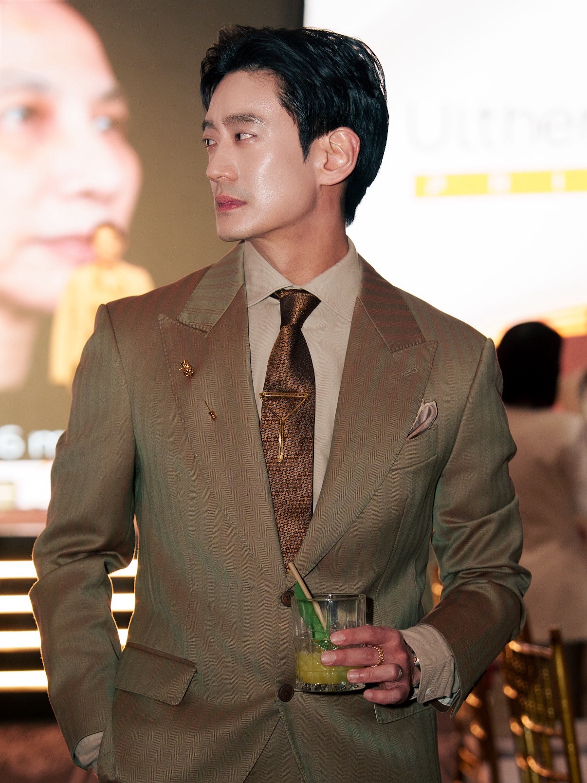 โอ๊ค - สมิทธิ์ อารยะสกุล