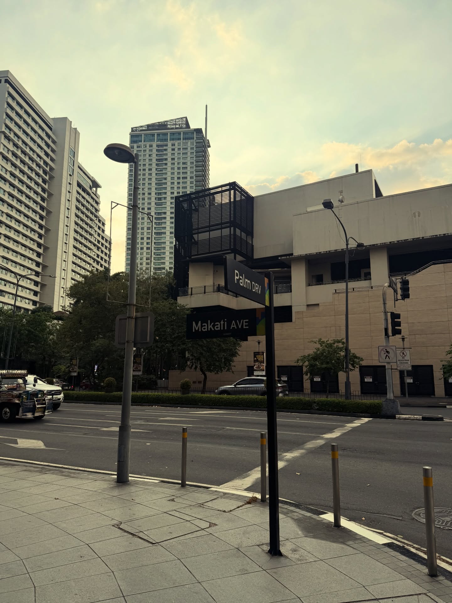 โอ๊ค - สมิทธิ์ อารยะสกุล