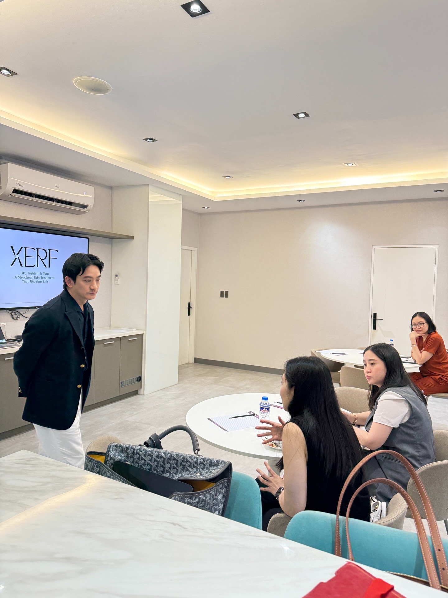 โอ๊ค - สมิทธิ์ อารยะสกุล