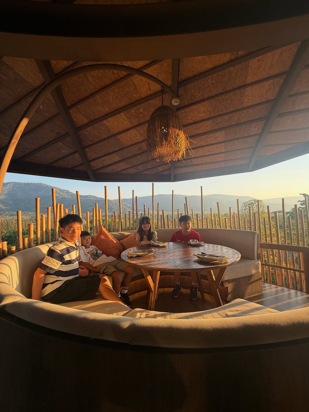 โอ๊ค - สมิทธิ์ อารยะสกุล