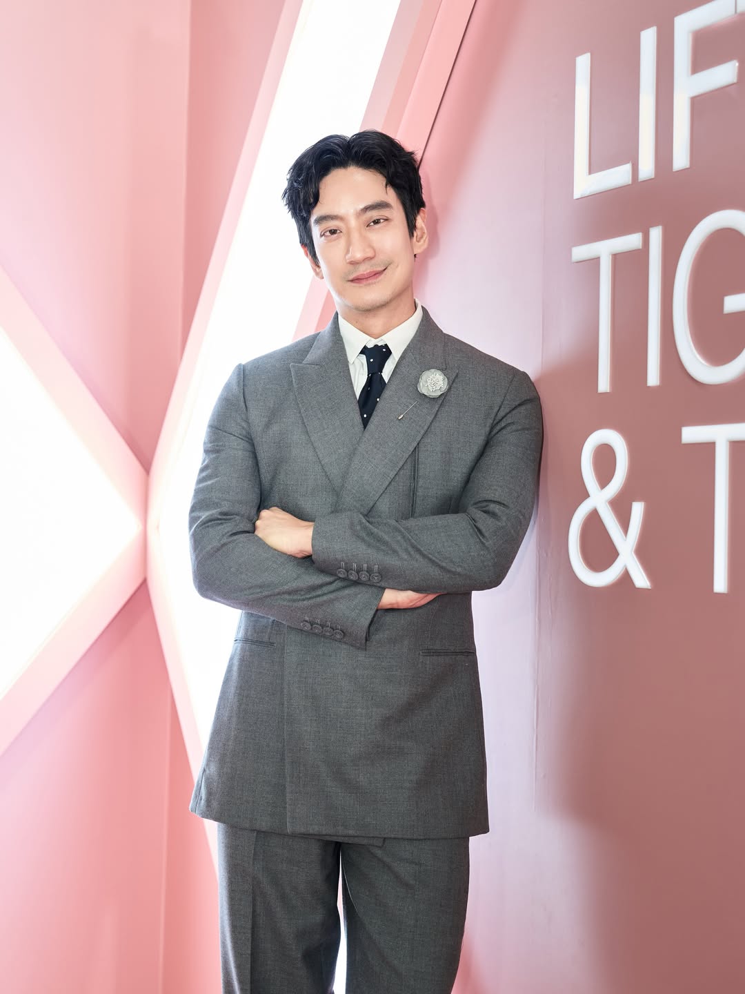 โอ๊ค - สมิทธิ์ อารยะสกุล