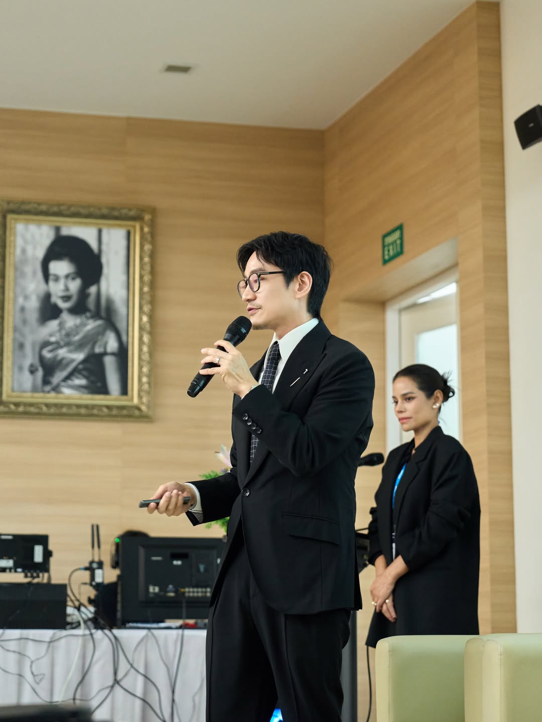 โอ๊ค - สมิทธิ์ อารยะสกุล