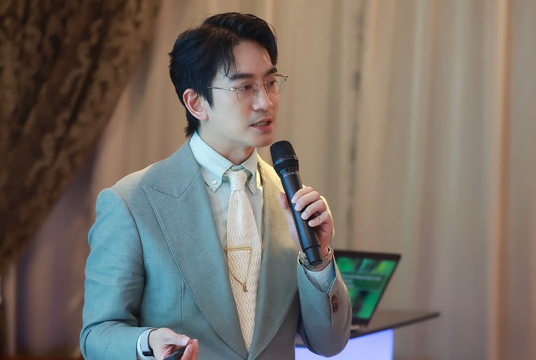โอ๊ค - สมิทธิ์ อารยะสกุล