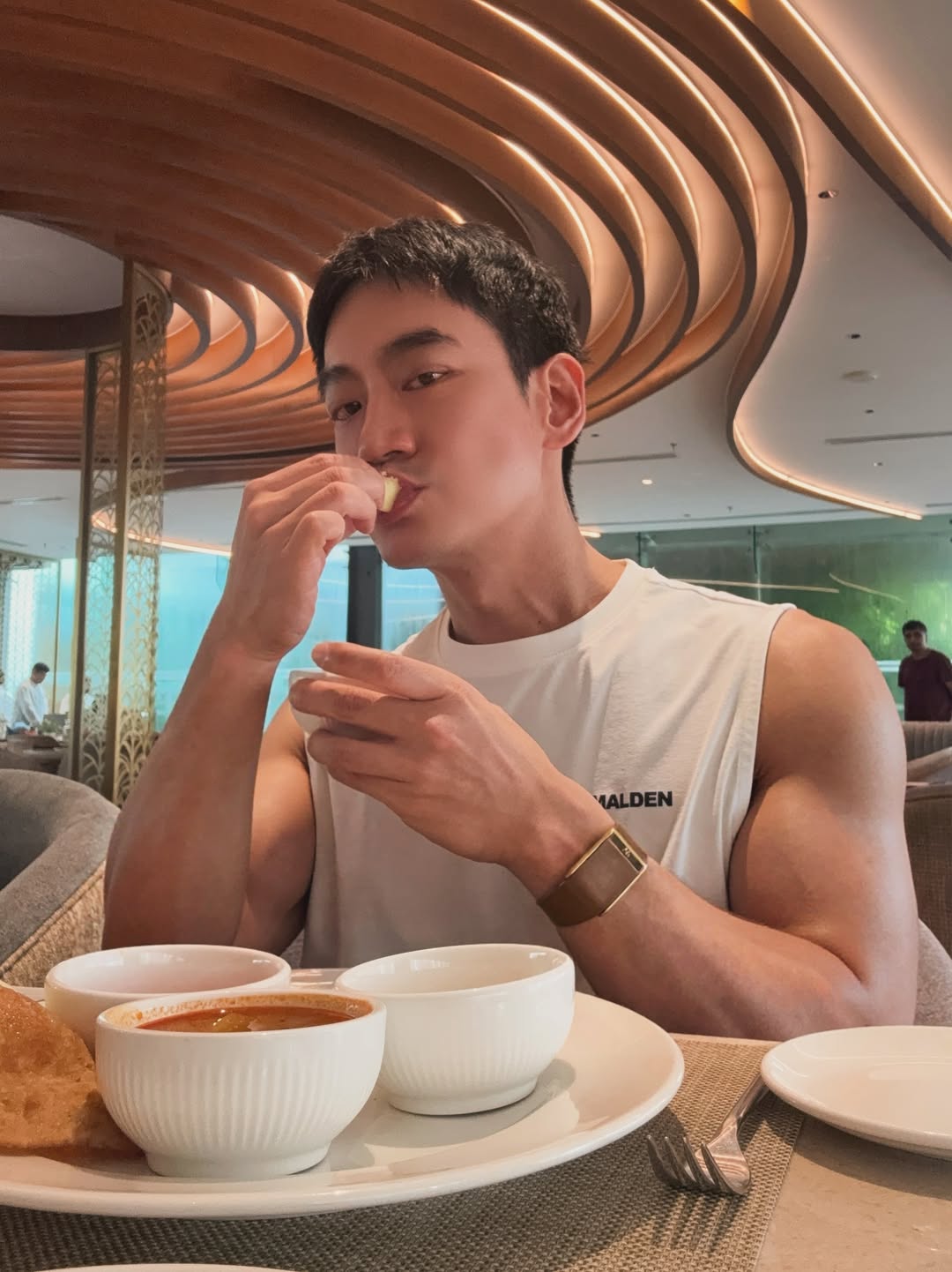 โอ๊ค - สมิทธิ์ อารยะสกุล