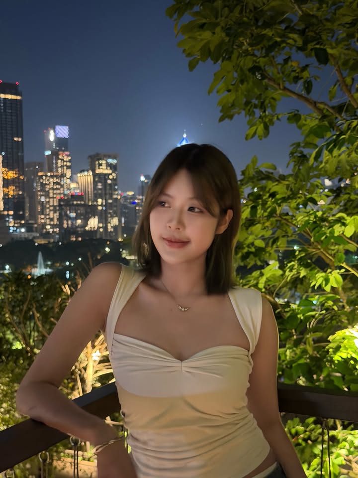 โมบายล์ - พิมรภัส ผดุงวัฒนะโชค