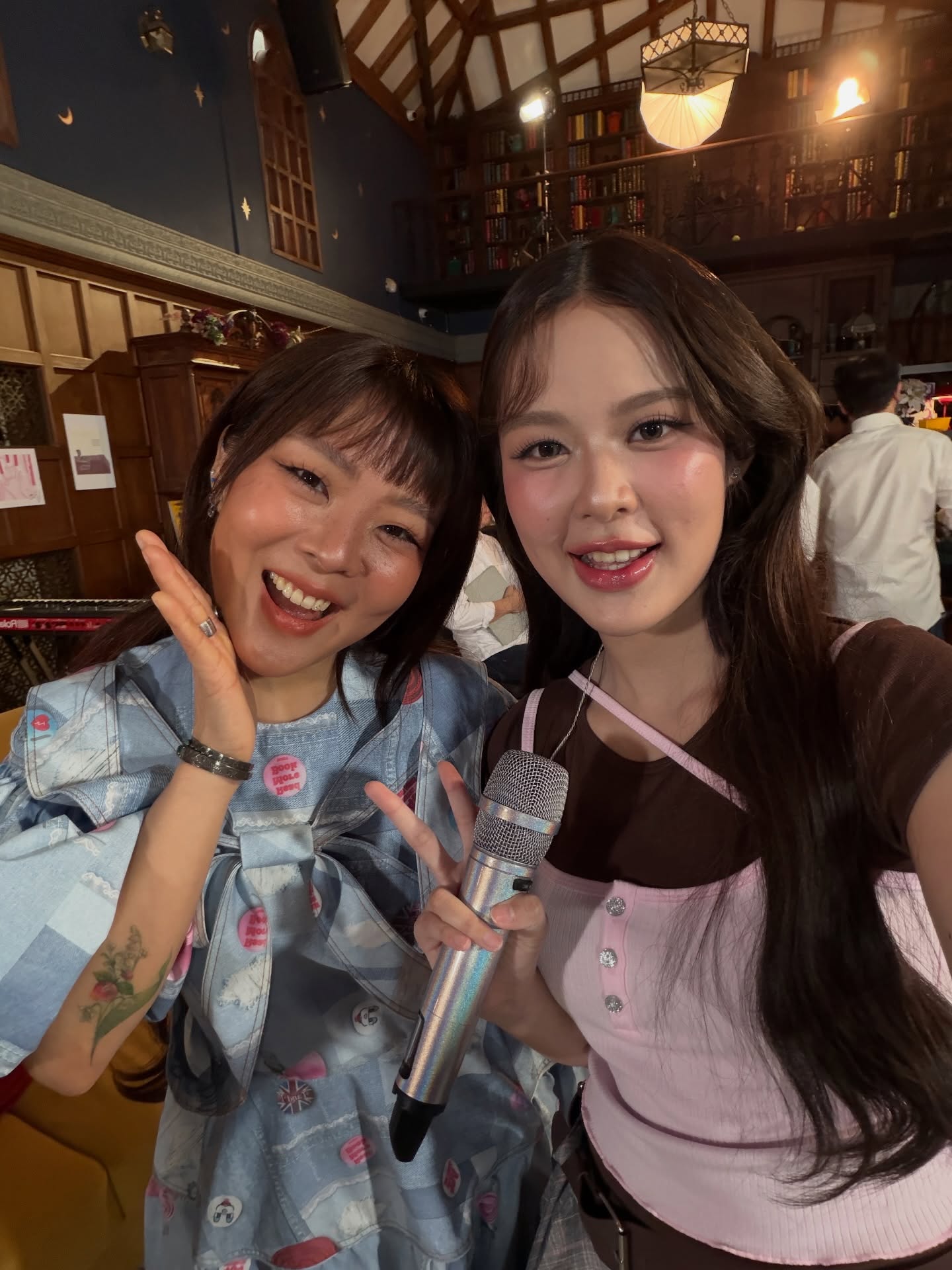 โมบายล์ - พิมรภัส ผดุงวัฒนะโชค