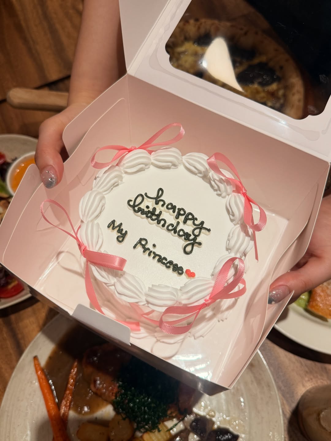 จ๋า - ณปภัช วรพฤทธานนท์