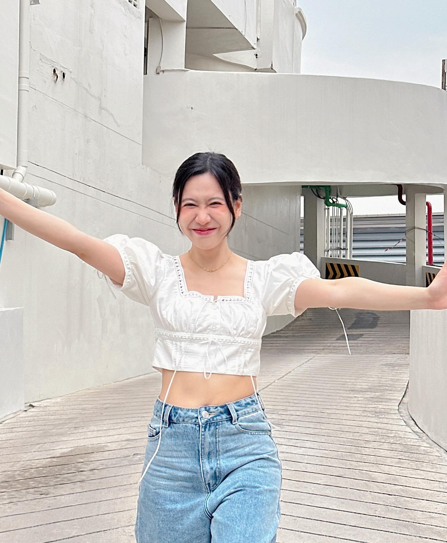 เนย - กานต์ธีรา วัชรทัศนกุล