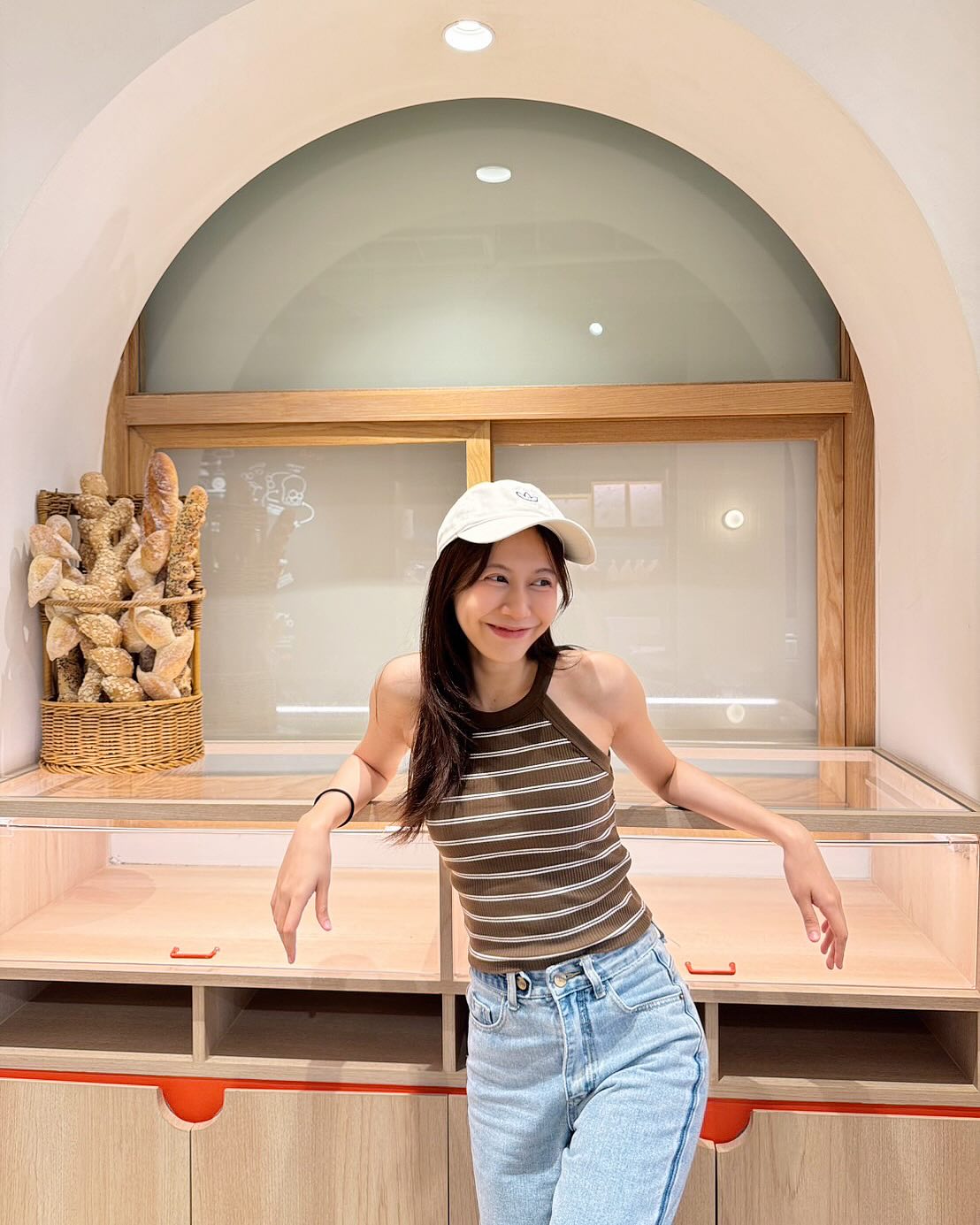 เนย - กานต์ธีรา วัชรทัศนกุล