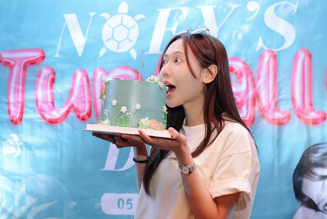 เนย - กานต์ธีรา วัชรทัศนกุล