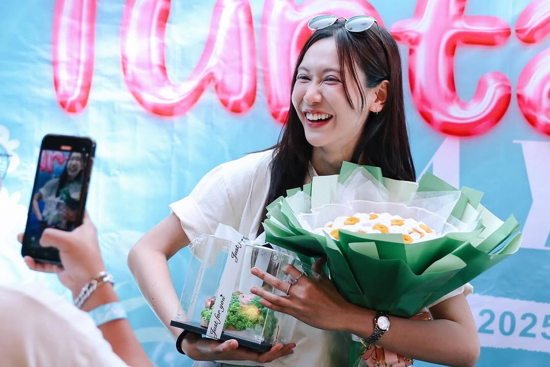 เนย - กานต์ธีรา วัชรทัศนกุล