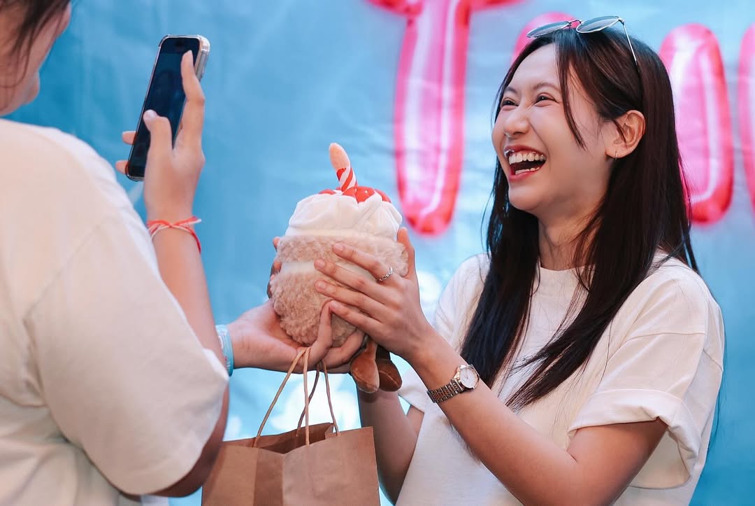 เนย - กานต์ธีรา วัชรทัศนกุล