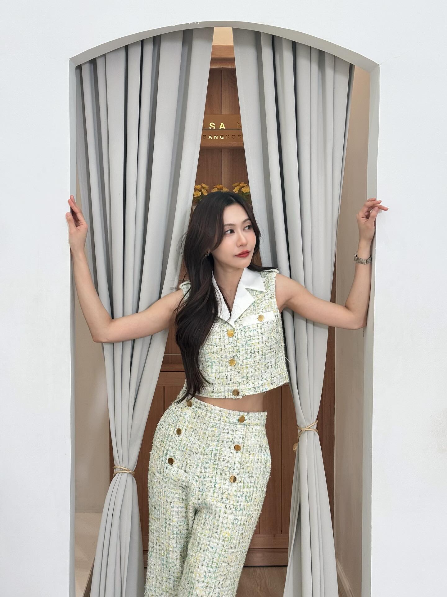 เนย - กานต์ธีรา วัชรทัศนกุล