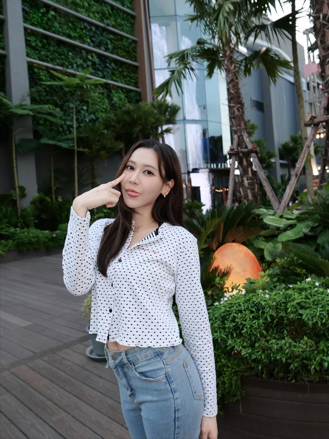 เนย - กานต์ธีรา วัชรทัศนกุล