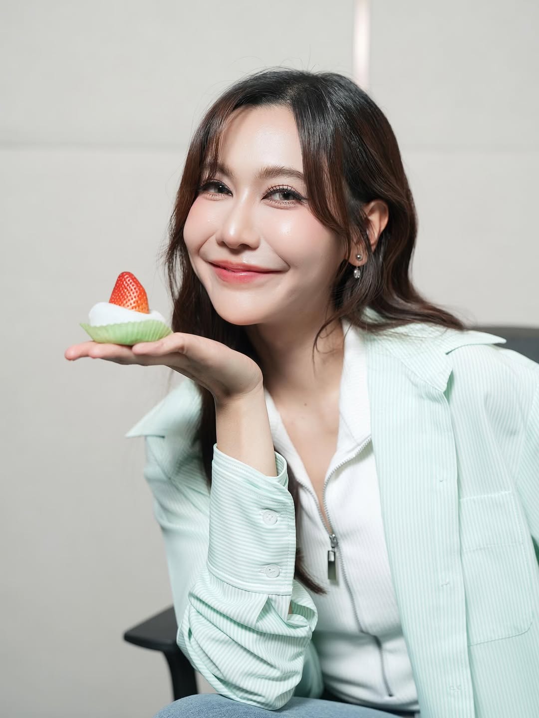 เนย - กานต์ธีรา วัชรทัศนกุล