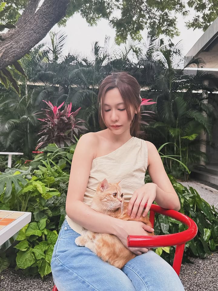 เนย - กานต์ธีรา วัชรทัศนกุล