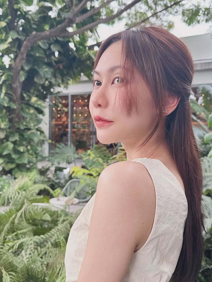 เนย - กานต์ธีรา วัชรทัศนกุล