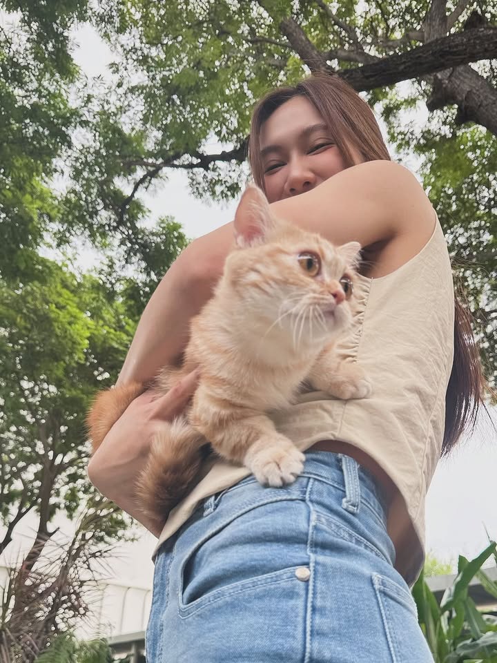 เนย - กานต์ธีรา วัชรทัศนกุล