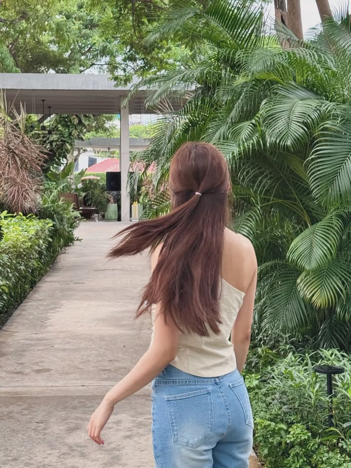 เนย - กานต์ธีรา วัชรทัศนกุล