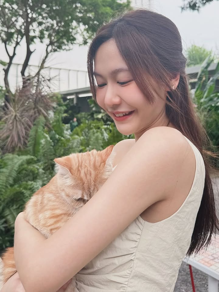 เนย - กานต์ธีรา วัชรทัศนกุล