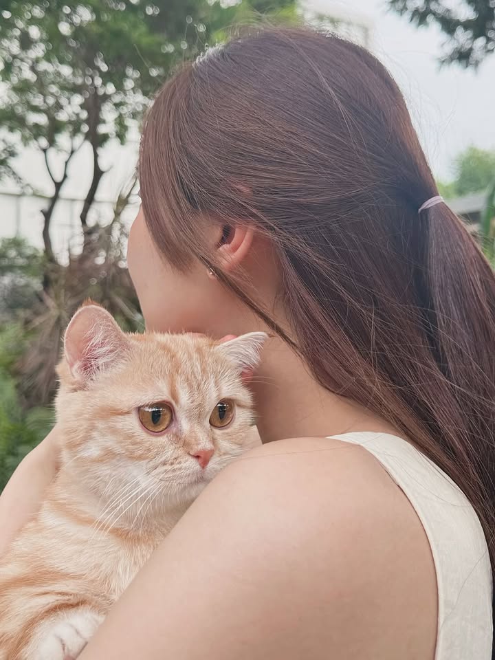 เนย - กานต์ธีรา วัชรทัศนกุล