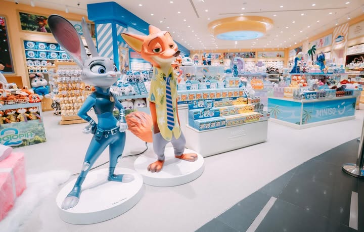 เนย - กานต์ธีรา วัชรทัศนกุล