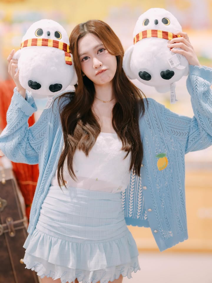 เนย - กานต์ธีรา วัชรทัศนกุล